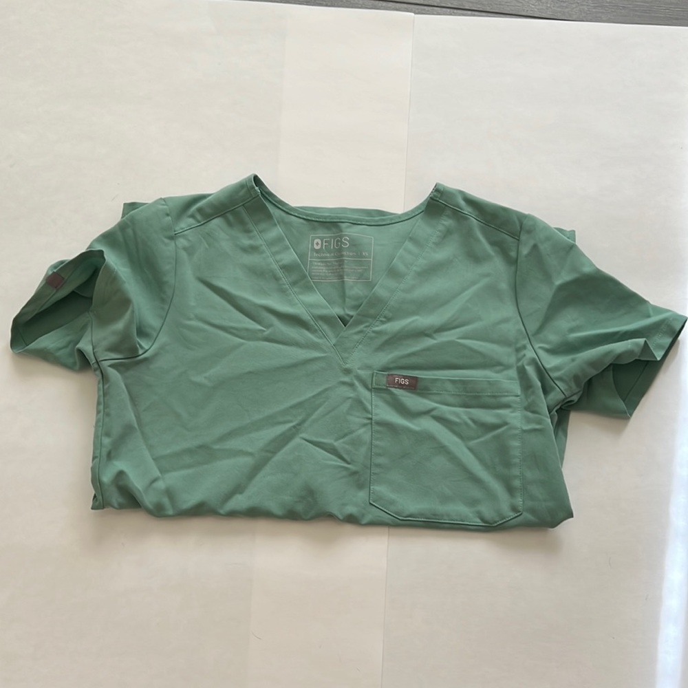 Size XS figs scrub top
